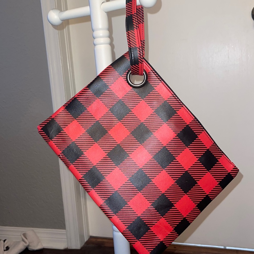 New wristlet never used